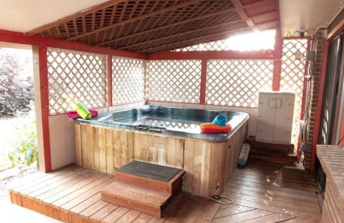 Longmont House | Sunny Family Retreat HotTub, GameRoom, Backyard