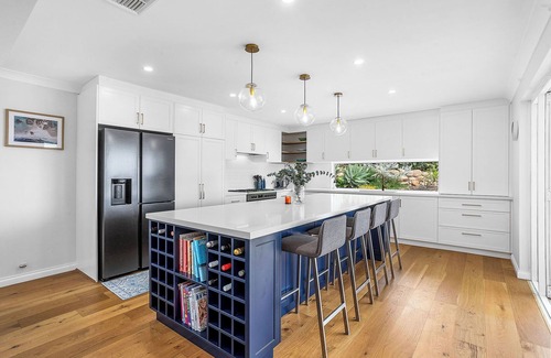 Hillarys House | Sunny Family Retreat with Pool & Balcony