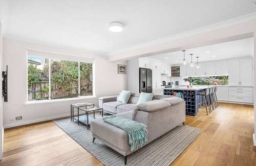 Hillarys House | Sunny Family Retreat with Pool & Balcony