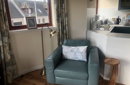Findhorn Apartment | Sunny first floor flat, four minutes from the beach!