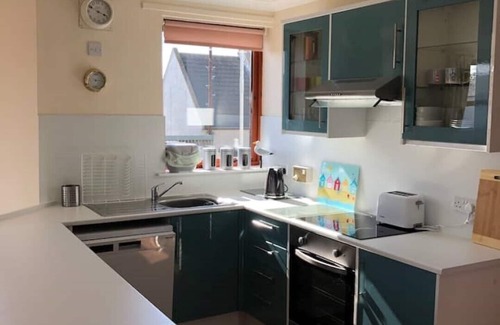 Findhorn Apartment | Sunny first floor flat, four minutes from the beach!