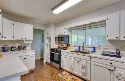 Wright House | Sunny Fort Walton Beach Vacation Rental w/Yard!