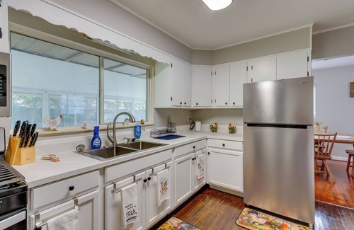 Wright House | Sunny Fort Walton Beach Vacation Rental w/Yard!