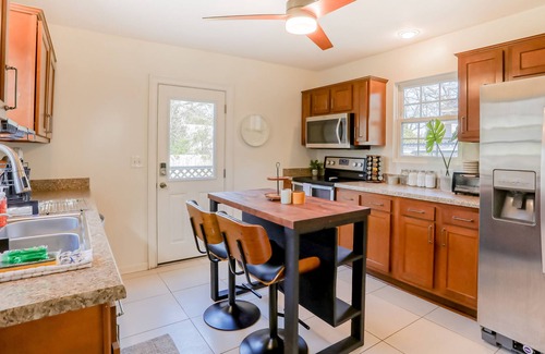 Lakeshore South House | Sunny Home in Lakeshore w/Enclosed Yard, Firepit, Ping-Pong Table - Dogs OK