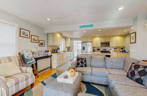 Wells Beach House | Sunny home near the sand with bikes, grill, firepit, & balcony- dog-friendly