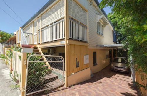 West End House | Sunny Home - near West End Cafe's, South Bank & City