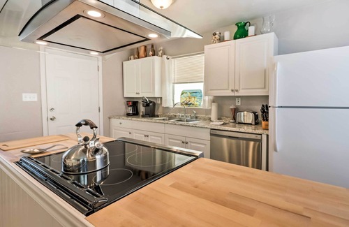 Holly Hill House | Sunny Home w/Porch Near Halifax River & Beach!