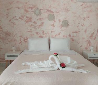Petaloudes House | Sunny house
