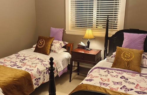 Surrey Bed & Breakfast | Sunny Island by White Rock B&B Cozy Family Club 3B2B