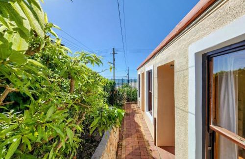 Kalk Bay Apartment | Sunny Kalk Bay Garden Cottage Walk to Harbour
