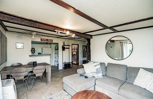 Gravenhurst Cottage | Sunny Lake for Sunset Lovers in South Muskoka!
