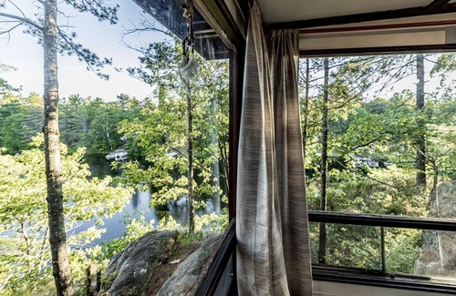 Gravenhurst Cottage | Sunny Lake for Sunset Lovers in South Muskoka!
