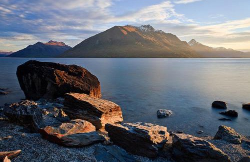 Kelvin Heights House | Sunny Lakeside Haven