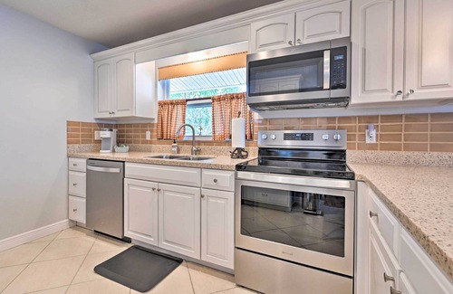Harbor Hills House | Sunny Largo Retreat: 4 Mi from Indian Rocks Beach!