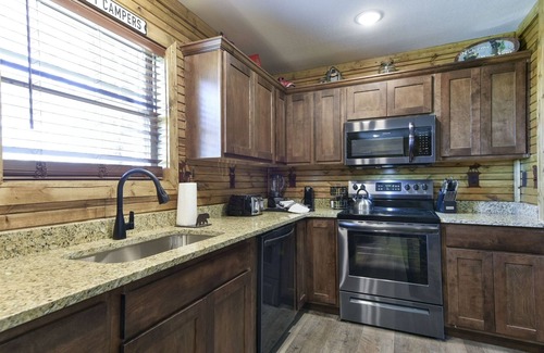 Branson Cedars Cabin | Sunny Loft Lodge | 5 Bed, 5 Bath