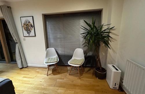 Dalston Apartment | Sunny London apartment for 4 guests, self check in