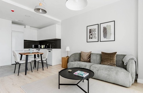 Palma-Palmilla Apartment | Sunny Martiricos-La Roca 1BR w/Gym, Pool & Media Room, by Blueground