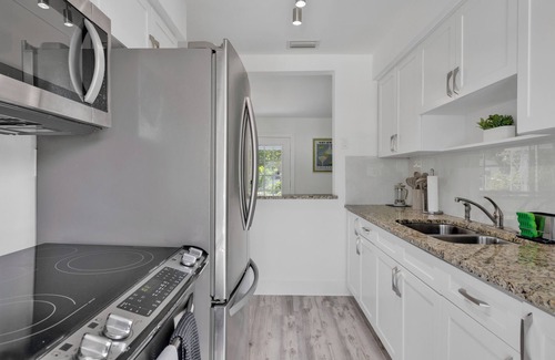 Miami Shores House | Sunny Miami Stay Pool BBQ Centrally Located Perfect for Families/Groups