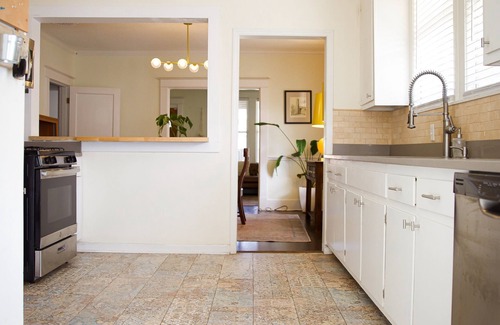 Vollintine-Evergreen Bed & Breakfast | Sunny Midtown Home in Memphis, TN