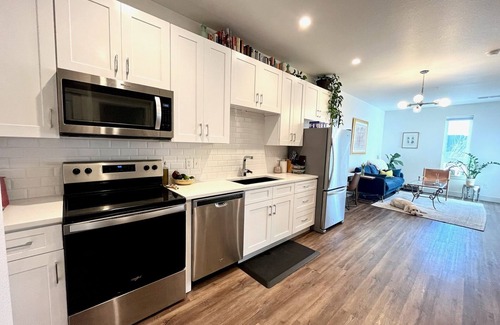 Lakewood Condo | Sunny, Modern 1 BD 1 Bath