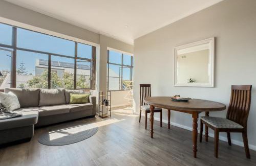 Claremont Apartment | Sunny modern space with Mountain View