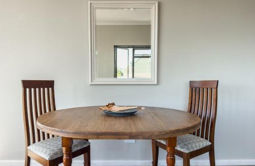 Claremont Apartment | Sunny modern space with Mountain View