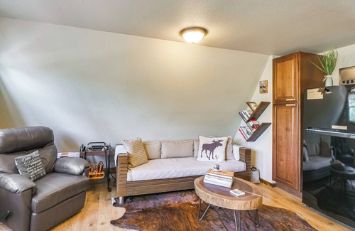 Como Cabin | Sunny ‘Muddy Moose’ Cabin w/Fire Pit & Mtn Views!