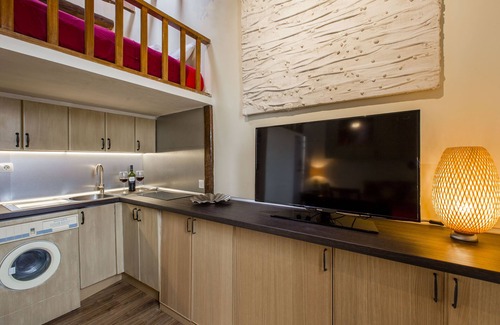 Embajadores Apartment | Sunny n quiet penthouse in the center