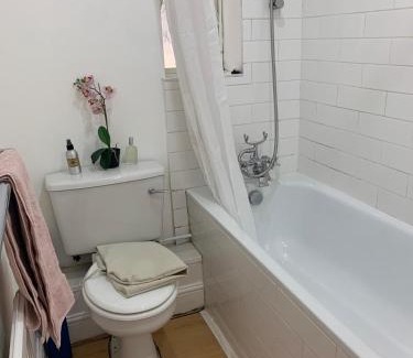 Westbourne Apartment | Sunny Notting Hill