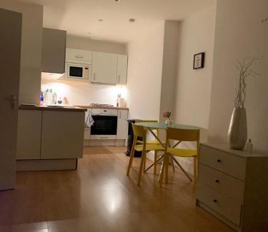 Westbourne Apartment | Sunny Notting Hill