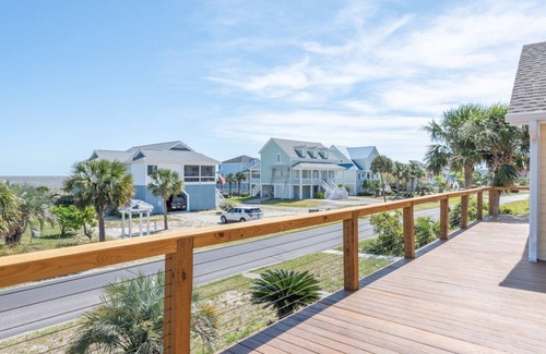 Beachwalk House | Sunny, oceanview home with easy beach access