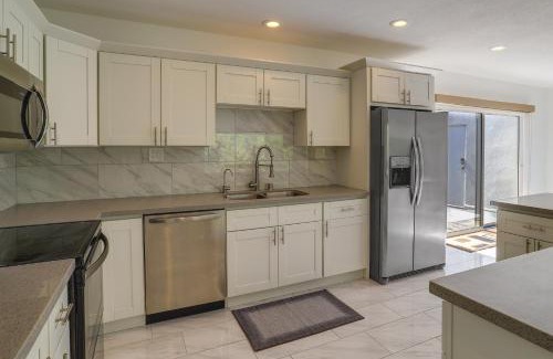 Araby Commons House | Sunny Palm Springs Townhome with Pool Access!