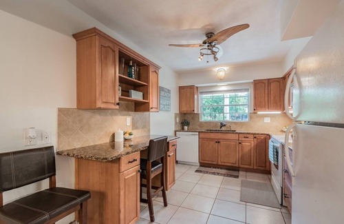 Arlington Park House | Sunny Palms - Spacious home with private garden by Gulfcoast Holiday Homes