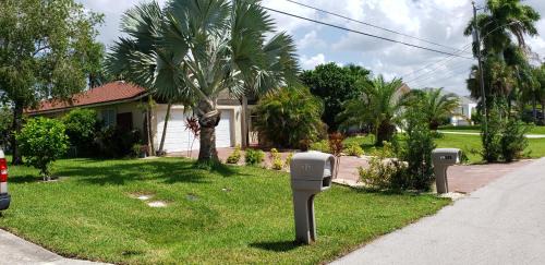 Fort Myers Villa | Sunny Paradise