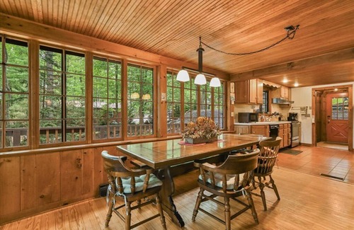 Sunny Point Cabin | Sunny Point Lake Wallenpaupack Lakefront with private dock - 4 bedroom sleeps 9