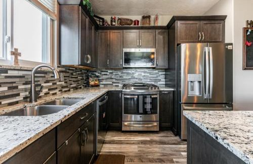 Draper House | Sunny Rambler with Deck & Hot Tub in Draper