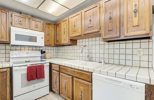 La Selva Beach House | Sunny ranch near beach with two courtyards & washer/dryer - dog-friendly