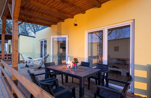 Donji Karin House | Sunny Resort 2-bedroom bungalow with sea view