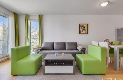 Petrcane Apartment | Sunny Resort apartment Aurora Green
