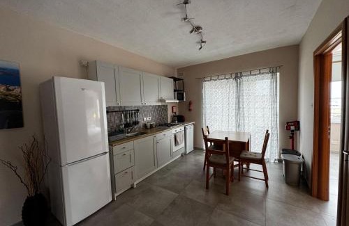 Għadira Apartment | Sunny Retreat - 2 mins from the Sea
