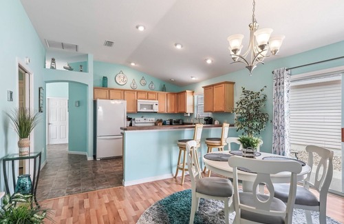 Fernandina Villa | Sunny Retreat: 3BR/2BA Courtyard Villa - Golf Cart Included!