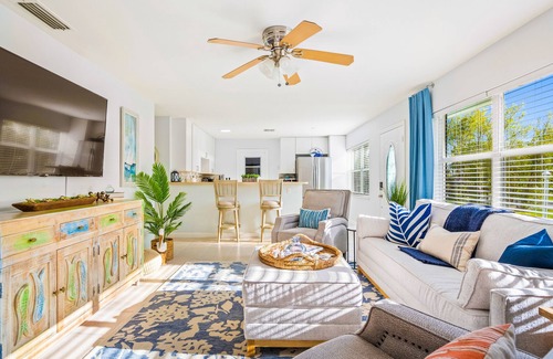 Vero Beach House | Sunny Retreat - 5 Mins to Beach