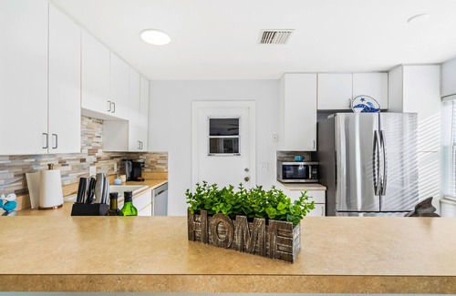 Vero Beach House | Sunny Retreat - 5 Mins to Beach