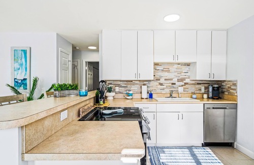Vero Beach House | Sunny Retreat - 5 Mins to Beach