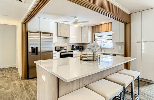 Greater Northdale House | “Sunny Retreat” Pool & mini Golf