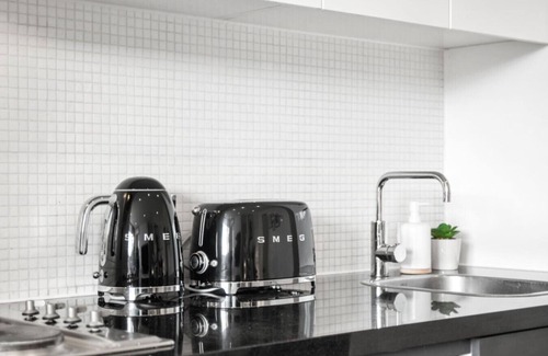 Richmond North Apartment | Sunny Richmond Escape: 2BR + Large Balcony