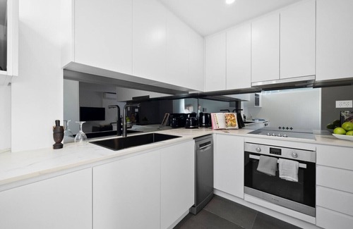 Kings Cross Apartment | Sunny Rushcutters Bay Apartment