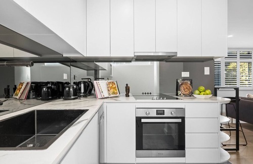 Kings Cross Apartment | Sunny Rushcutters Bay Apartment