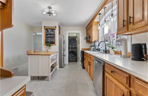 Southern Coast Apartment | Sunny Saco minutes from downtown and beach