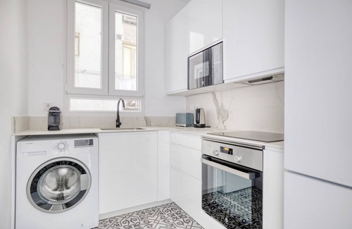 Goya Apartment | Sunny Salamanca 2BR w/Doorman nr El Retiro Park, by Blueground
